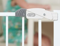 Bezpečnostná zábrana Regalo Easy Step v bielej farbe, pre otvory so šírkou 73,7 – 99,1 cm, ochrana pre deti a domácich miláčikov 6