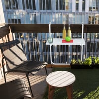 Masă suspendată pentru balcon Relaxdays, pliabilă, reglabilă pe 3 înălțimi, blat cu aspect de lemn, 59,5 x 35,5 cm, albă 2
