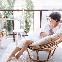 Masă suspendată pentru balcon Relaxdays, pliabilă, reglabilă pe 3 înălțimi, blat cu aspect de lemn, 59,5 x 35,5 cm, albă 6