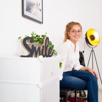 Relaxdays bijela plastična polica za cipele s 4 pretinca i vratima, za 8 pari cipela, modularni stalak, 91x49x36,5 cm 2