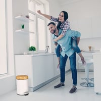 Coș de gunoi pentru baie Relaxdays, 3 litri, alb, cu capac din bambus, închidere lentă, cu găleată interioară detașabilă, coș cu pedală 7
