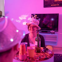Căciulă de aniversare Relaxdays cu tort și lumânări, șapcă de petrecere pentru zi de naștere, albă și colorată, 1 buc. 3