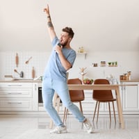 Relaxdays polica na obrazy, šírka 80 cm, úzka nástenná polica na fotorámiky, knihy a dekorácie, MDF, biela 4