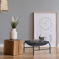 Relaxdays mačja ležaljka sa stalkom, povišena ljuljačka za mačke, 27x45x45 cm, krevet za mačke s postoljem, sivo/crna 2