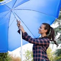 Relaxdays slnečník, priemer 180 cm, nastaviteľná výška, sklopný, okrúhly, polyester, oceľ, na balkón a pláž, červený 3