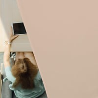 Relaxdays tienistá plachta 2,5 x 2,5 m, nepremokavá polyesterová štvorcová clona s napínacími lanami do záhrady a na balkón, béžová 3