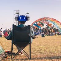 Relaxdays Párty pivná helma s hadičkou na 2 plechovky piva na karneval a futbal, modrá 5