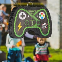 Set piñata Relaxdays, 3 piese, formă de controller, suspendabil, pentru copii, fete și băieți, cu băț și mască, neîmplut, colorat 2