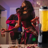 Pivná veža Relaxdays 2,5 l, s 20 pohármi na pivo, chladením a čapom, plastový dávkovač nápojov, farebná 5