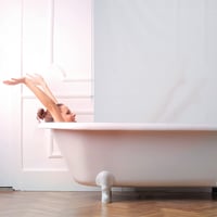 Relaxdays Zuhanyfüggöny Roló, 160x240 cm, Kötélhúzós Roló Zuhanyhoz és Fürdőkádhoz, Fehér 3