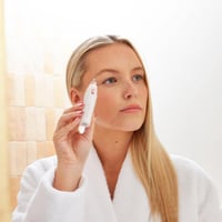 Aparat de epilat facial 2 în 1 Remington BareMe WFS200, rezistent la apă, alb 9