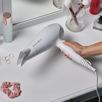 Uscător de păr ionic Remington D3199 – 2200 W, Alb, Inel ceramic, Difuzor și concentrator, 3 setări de temperatură, 2 viteze 3