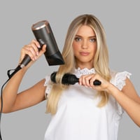 Uscător de păr Remington ONE D6078 cu tehnologie ionică, flux de aer 120 km/h, 5 accesorii: difuzor, accesoriu pentru fire rebele (flyaway), piepteni, concentrator, 8 setări de temperatură și viteză 6