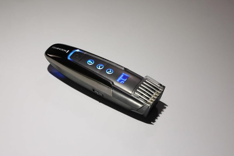 Remington Touch Tech Férfi Szakállvágó - Titán Bevonatú Pengék, GroomMotion Technológia, Vezeték Nélküli, Vízálló, Utazáshoz - beard trimmer
