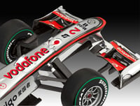Model auta Revell Vodafone McLaren Mercedes MP4-25 L. Hamilton, strieborná stavebnica pretekárskeho auta 3