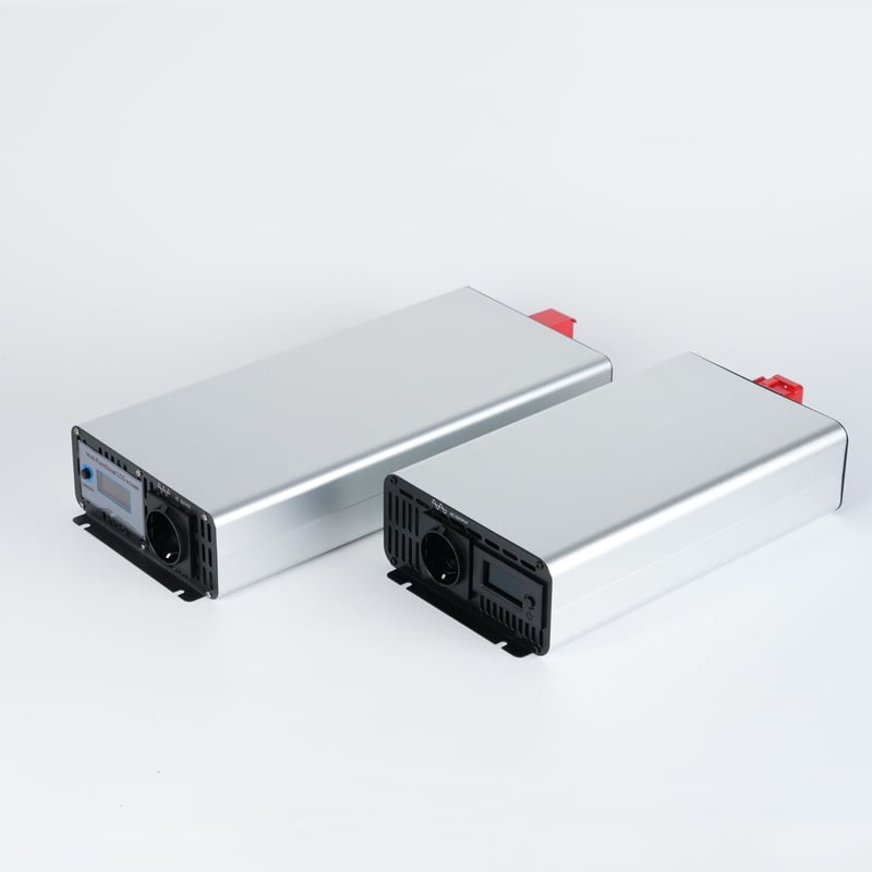 RGBer Tiszta Szinusz Inverter 12V-230V 2000W - Feszültségátalakító Érzékeny Eszközökhöz, Kempingezéshez