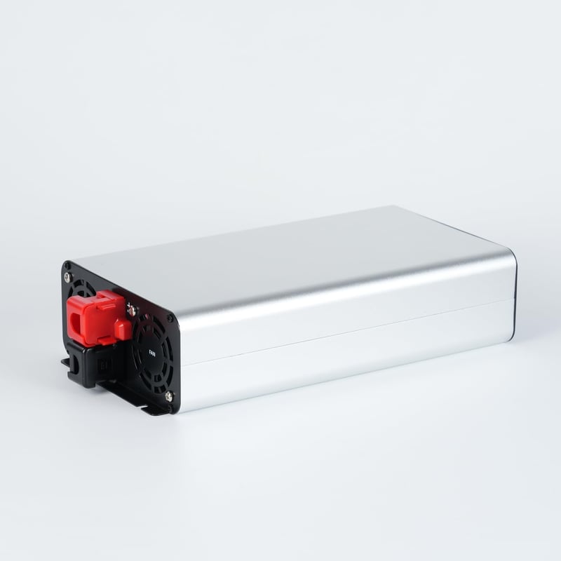 RGBer Tiszta Szinusz Inverter 12V-230V 2000W - Feszültségátalakító Érzékeny Eszközökhöz, Kempingezéshez