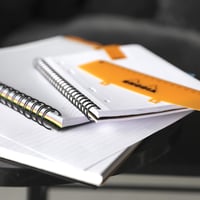 Špirálový zápisník Rhodia Rhodiactive Office A4+, štvorčekový, 9-dierový, 160 strán, 90 g – čierny 6