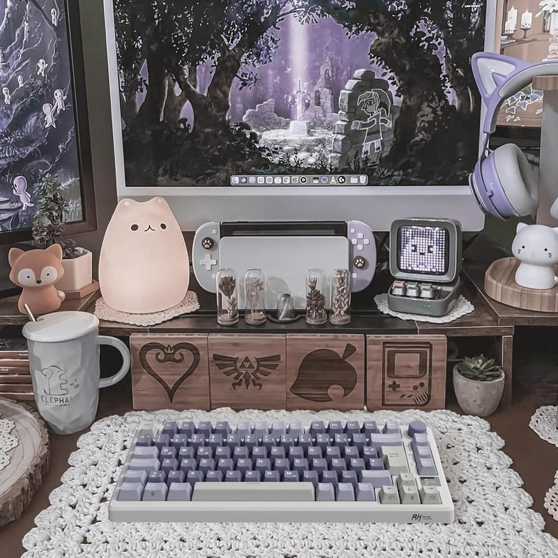 RK ROYAL KLUDGE M75 Vezeték Nélküli Mechanikus Gamer Billentyűzet, 75% TKL, RGB, QWERTZ, OLED Kijelző, Hot-Swap Brown Switch, Lila