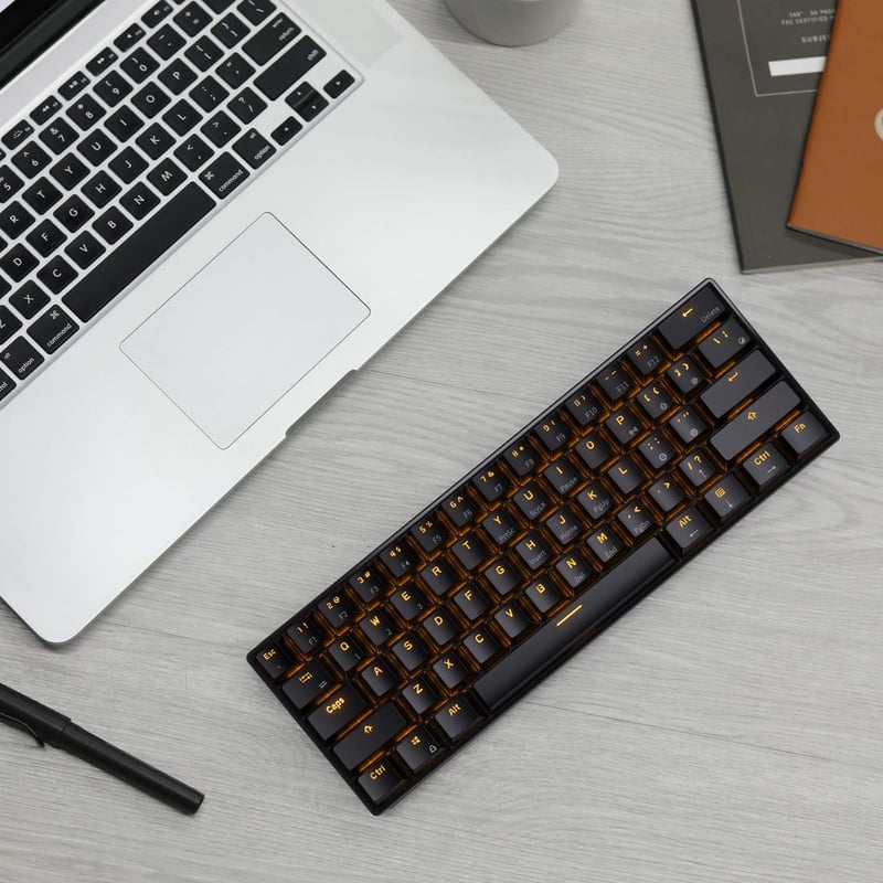 RK ROYAL KLUDGE RK61 Kompakt Mechanikus Gamer Billentyűzet - 61 Gombos, Cserélhető Kék Kapcsolók, 3 Módú Csatlakozás, Háttérvilágítás, Windo