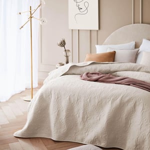 ROOM99 Leila elegantan prekrivač 170x210 cm krem prošiveni prekrivač za trosjed i krevet