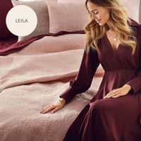 Elegantný prehoz na posteľ ROOM99 Leila 170x210 cm, krémový prešívaný prehoz na dvojlôžkovú posteľ a pohovku 6