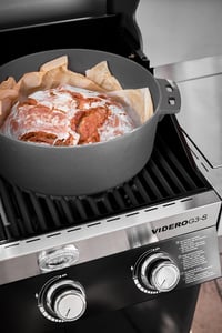 Liatinový hrniec RÖSLE Dutch Oven 28 cm, čierny, s pokrievkou – pokrievka sa dá použiť aj ako panvica 4