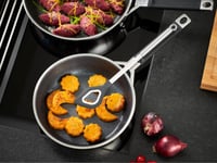 Tigaie RÖSLE Silence Pro cu înveliș antiaderent premium rezistent la zgârieturi ProResist, mâner din silicon, 32 cm, oțel inoxidabil 18/10, inducție 3