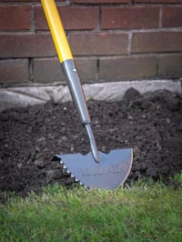 Roughneck ROU68311 éles szélű gyepszegély-vas 210 x 1000 mm fekete-sárga kerti szegélyező szerszám 4