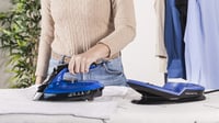 Bezdrôtová naparovacia žehlička Rowenta Freemove DE5010 2400W modrá/čierna - poškodený stojan na žehličku, funkčná (stav: pozri 2. obrázok) 8
