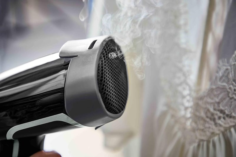 Rowenta Steam Force gőzös kefe 2000W, 30g/perc folyamatos gőz, 90g/perc gőzlökés