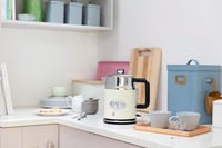 Russell Hobbs 1.7L Retro Vízforraló Krém-Inox Gyors Forrásítás Hőmérsékleti Kijelzővel 9