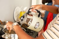 Russell Hobbs 1.7L Retro Vízforraló Krém-Inox Gyors Forrásítás Hőmérsékleti Kijelzővel 7