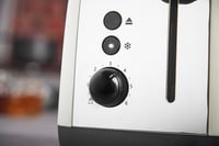 Russell Hobbs Colours Plus 2 szeletes kenyérpirító krém rozsdamentes acél extra széles nyílásokkal 7