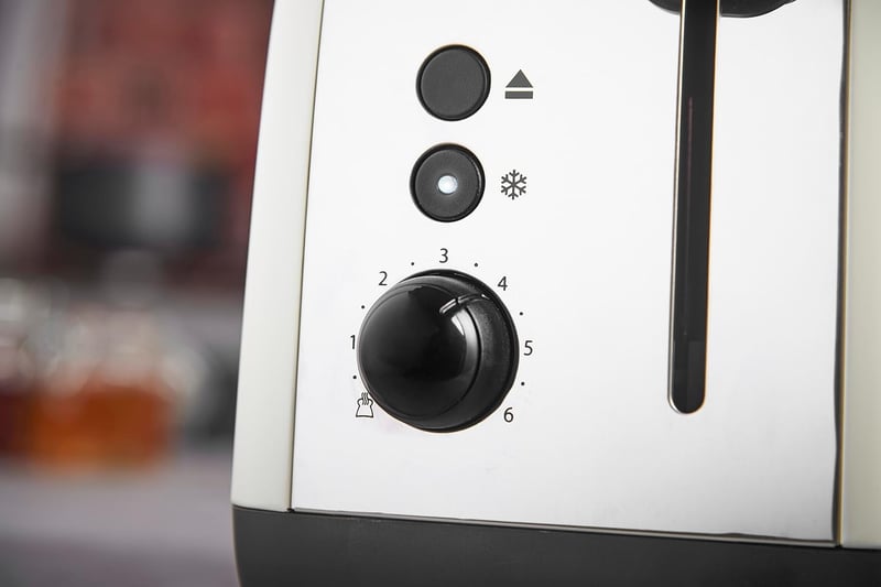 Russell Hobbs Colours Plus 2 szeletes kenyérpirító krém rozsdamentes acél extra széles nyílásokkal