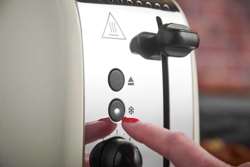 Russell Hobbs Colours Plus 2 szeletes kenyérpirító krém rozsdamentes acél extra széles nyílásokkal