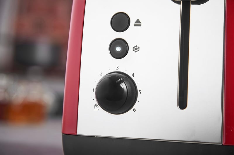 Russell Hobbs Colours Plus Piros Kenyérpirító 2 Szeletes Extra Széles Nyílás 1600W
