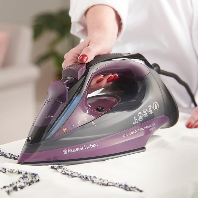 Russell Hobbs gőzvasaló kerámia talppal, 2800W, öntisztító funkcióval