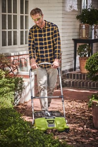 RYOBI R18SW3 akkumulátoros seprőgép 18V - 53 cm söprési szélesség, 17 literes gyűjtőtartály, akkumulátor nélkül 2