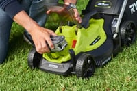 Akumulátorová kosačka Ryobi RLM18X33B40 18V ONE+, záber 33 cm, skladacia, so 4,0 Ah akumulátorom 5