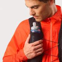 Flexibilná bežecká fľaša Salomon Soft Flask 500 ml s ventilom High-Flow, funkčným úchytom a dizajnom vhodným do vrecka. 3