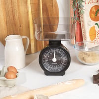 Cântar de bucătărie mecanic analogic Salter cu bol – capacitate 5 kg, design retro, lavabil în mașina de spălat vase, unități de măsură metrice și imperiale, negru 4