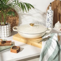 Liatinový hrniec Salter Chester – 30 cm Dutch Oven, 2,8 l — veľmi malý oťuk na smalte na vrchnej časti hrnca (stav: pozri 2. obrázok) 10
