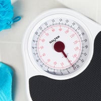 Cântar Mecanic de Baie Salter – Cântar Analogic de Tip Medical cu Afișaj Mare, Covoraș Antiderapant din Vinil, Alb-Negru, Design Retro, kg/st/lb 7