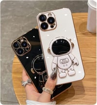 Puzdro so stojanom a motívom astronauta pre Samsung Galaxy A52 – biele 2