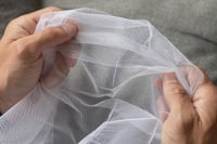 Plasă de insecte pentru fereastră de mansardă Schellenberg 50328 cu fermoar, 150x180 cm, albă, fixare fără găurire, cu bandă adezivă, rezistentă la UV 4