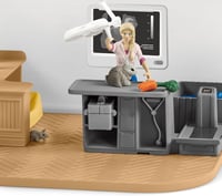 SCHLEICH Farm World Állatorvosi Rendelő Játékszett 43 Darabos - Állatorvossal, Lófigurával és Háziállatokkal, 3-8 Éves Gyerekeknek 10