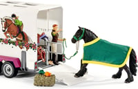 Herná súprava Schleich Horse Club Pick-up s prívesom pre kone 42346 – 38 dielov, auto, príves, kôň, 2 figúrky a doplnky, od 5 rokov 2
