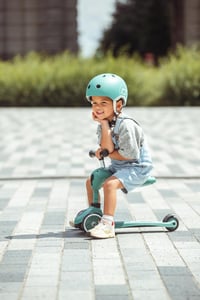 Scoot & Ride Highwaykick 1 Roller 2in1 Ülőkével és Állva Használható Gyerek Roller 1-5 Éveseknek Forest Zöld Biztonsági Paddal 7