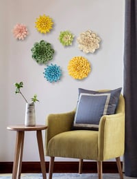 Decor de perete SEINHIJO cu floare ceramică 3D - galben - 19 cm 2